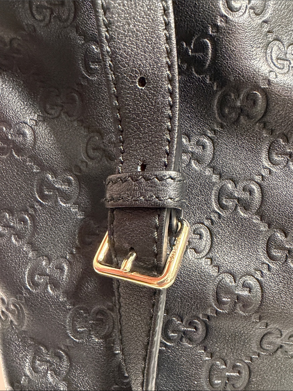 Gucci Vintage Black GG-Embossed Leather Messenger Bag - Picture 4 of 7